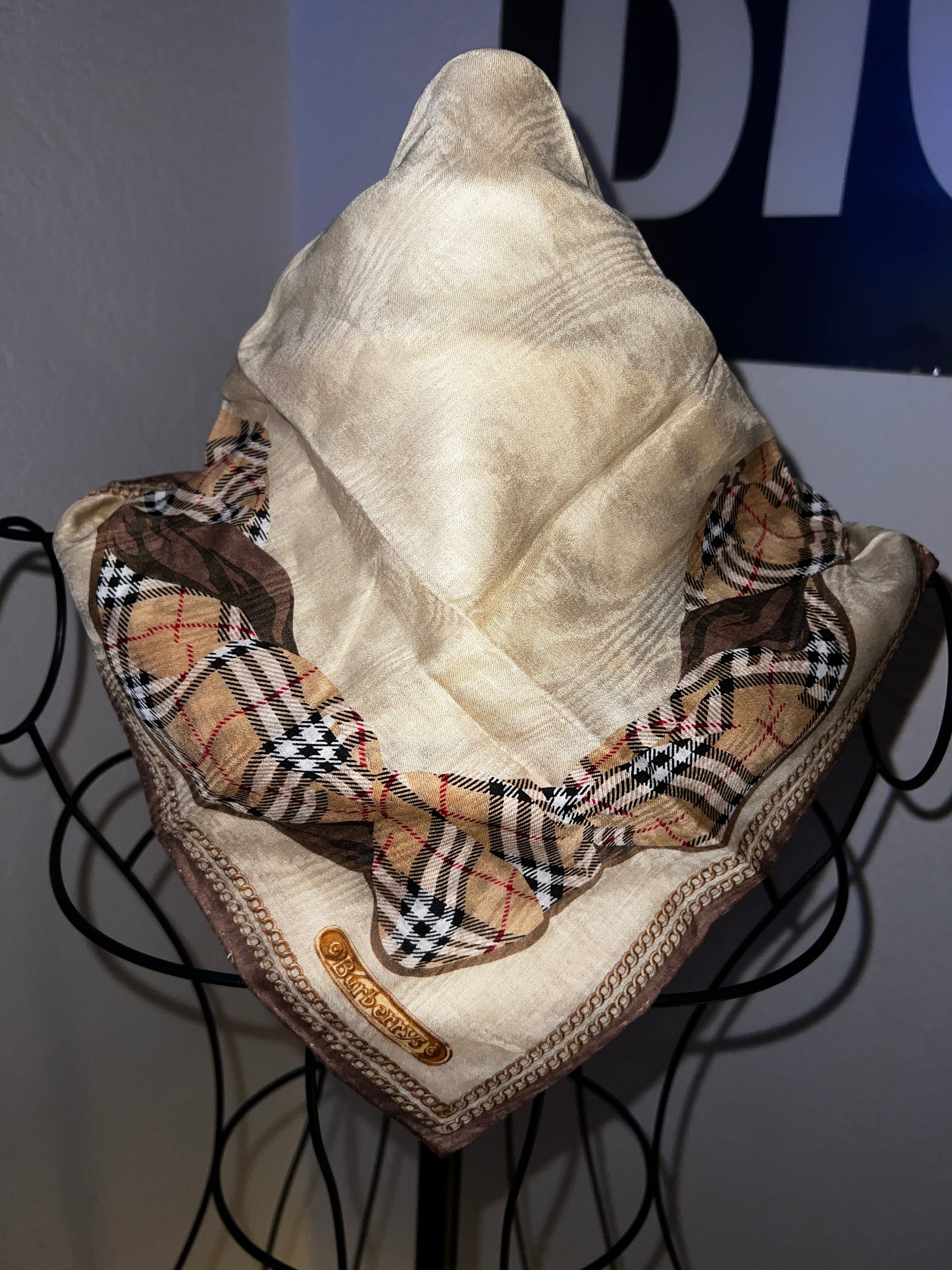 Burberrys Vintage Halstuch Beige Check Seidenoptik