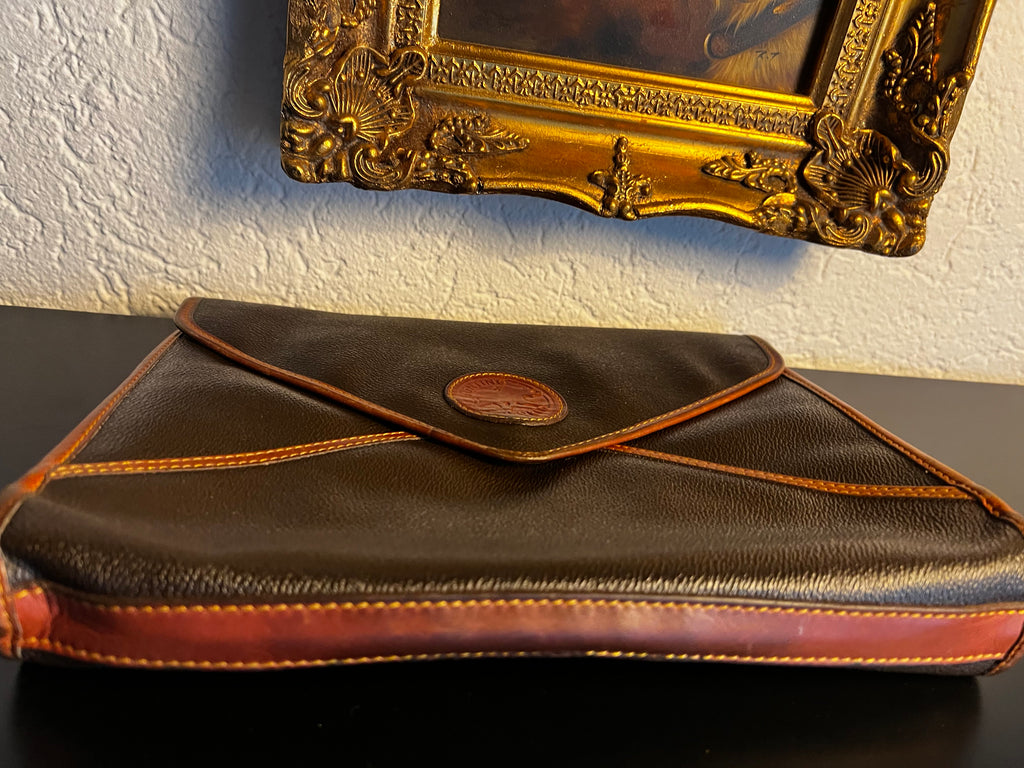 Hunting World – Schwarze Ledertasche mit Logo-Anhänger und goldenen Details