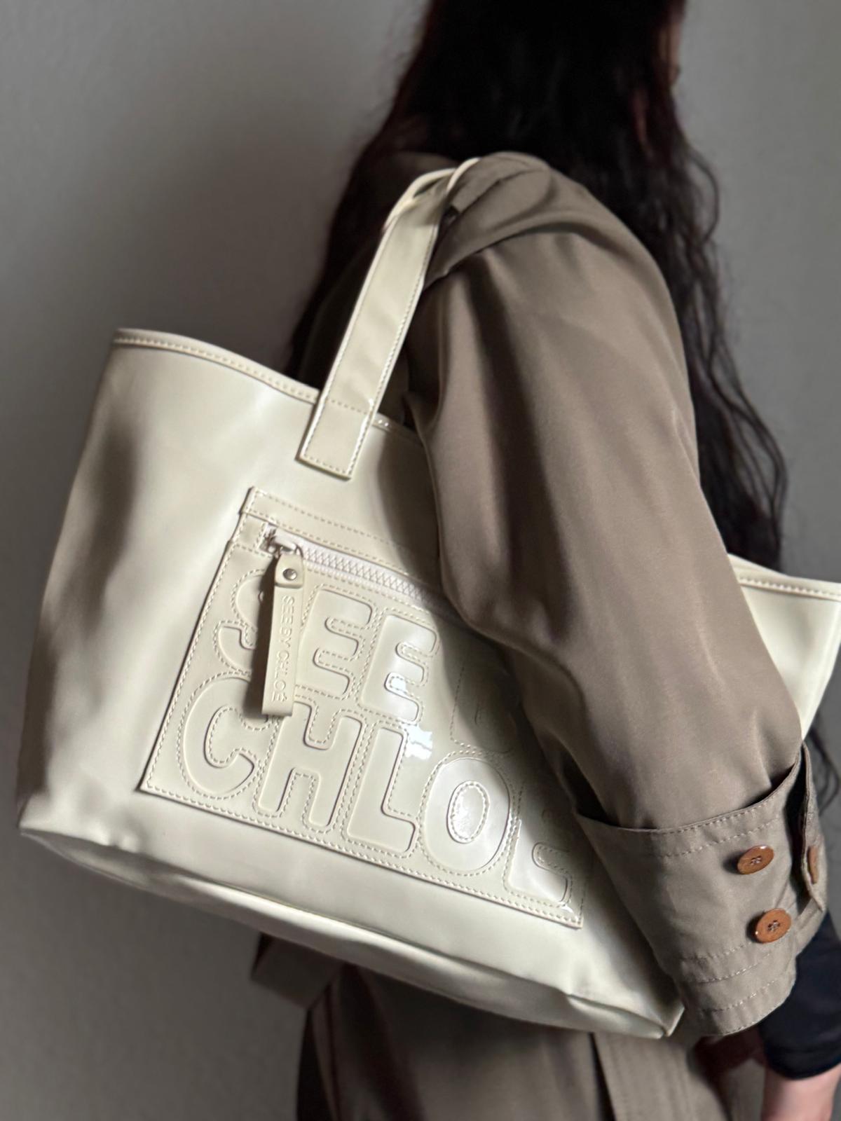 See by Chloé – cremefarbene Tote Bag mit großem Logo