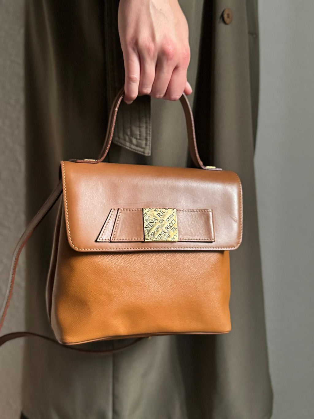 Nina Ricci – Cognacfarbene Leder-Schultertasche