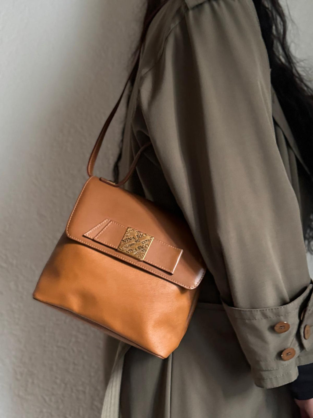 Nina Ricci – Cognacfarbene Leder-Schultertasche