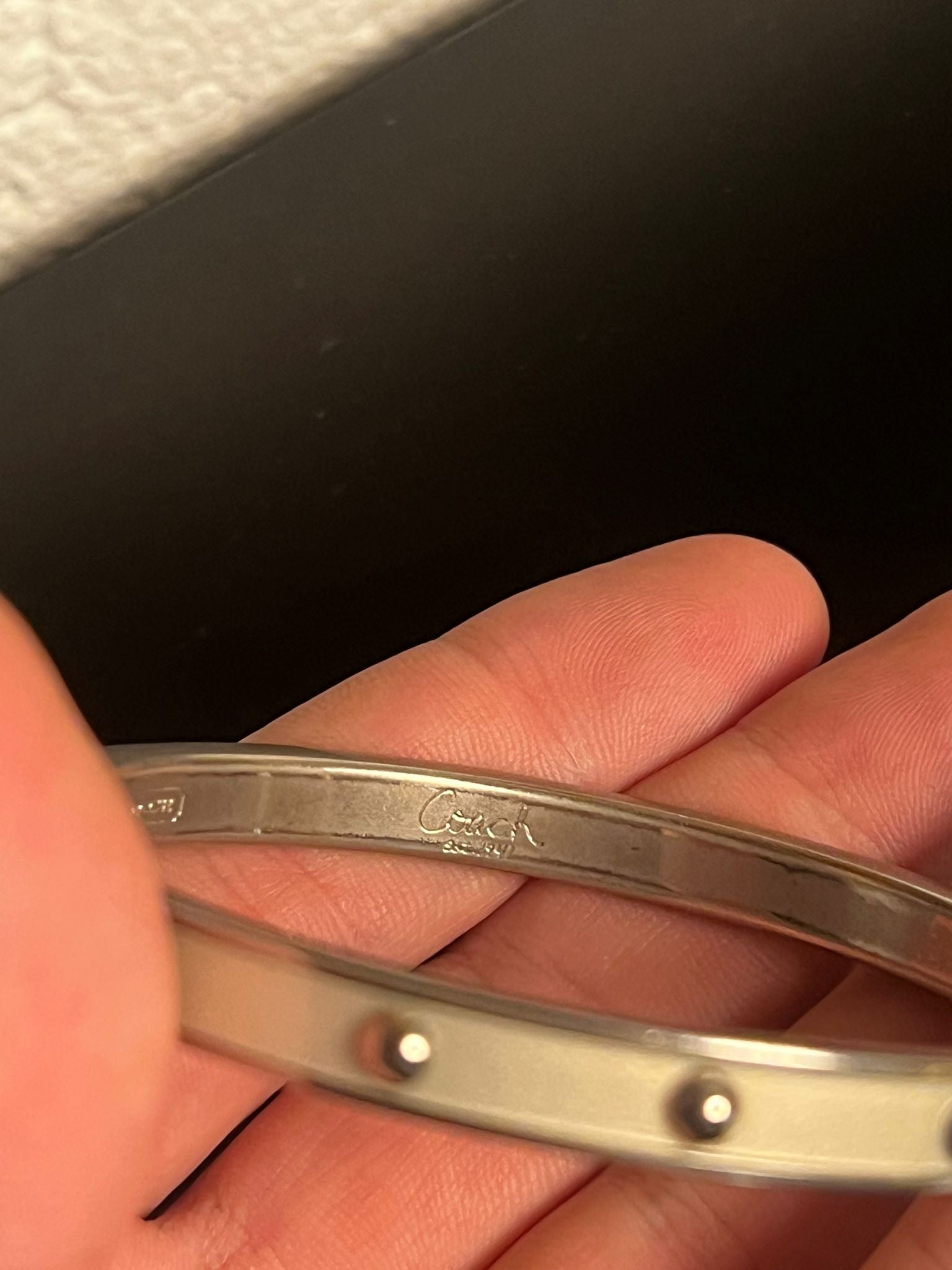 COACH Armreif Silber Nieten Design