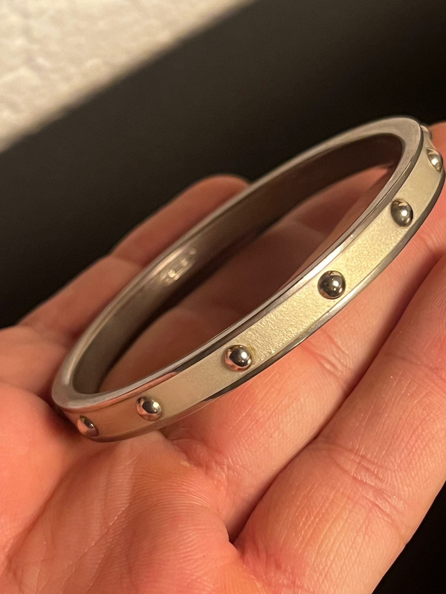 COACH Armreif Silber Nieten Design