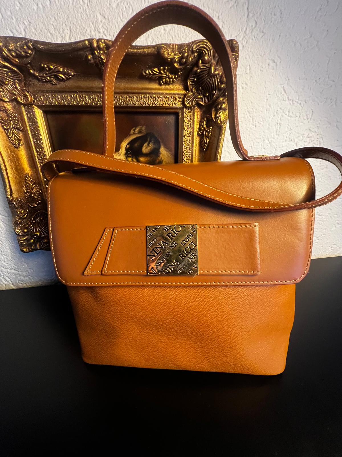 Nina Ricci – Cognacfarbene Leder-Schultertasche