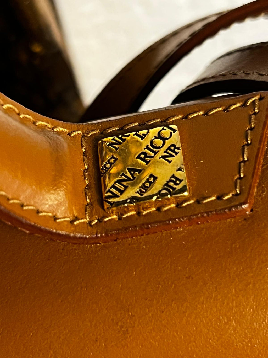 Nina Ricci – Cognacfarbene Leder-Schultertasche