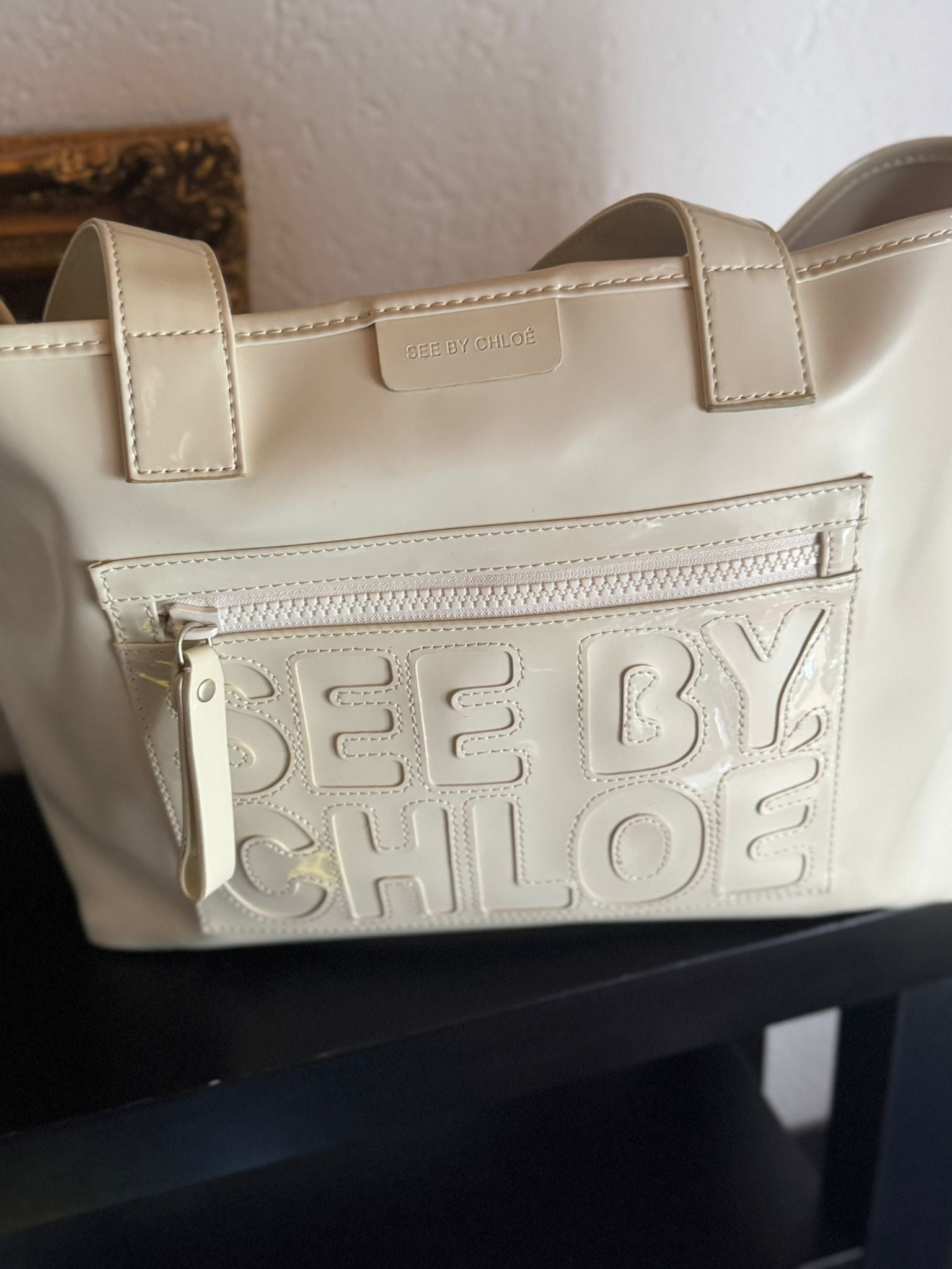 See by Chloé – cremefarbene Tote Bag mit großem Logo