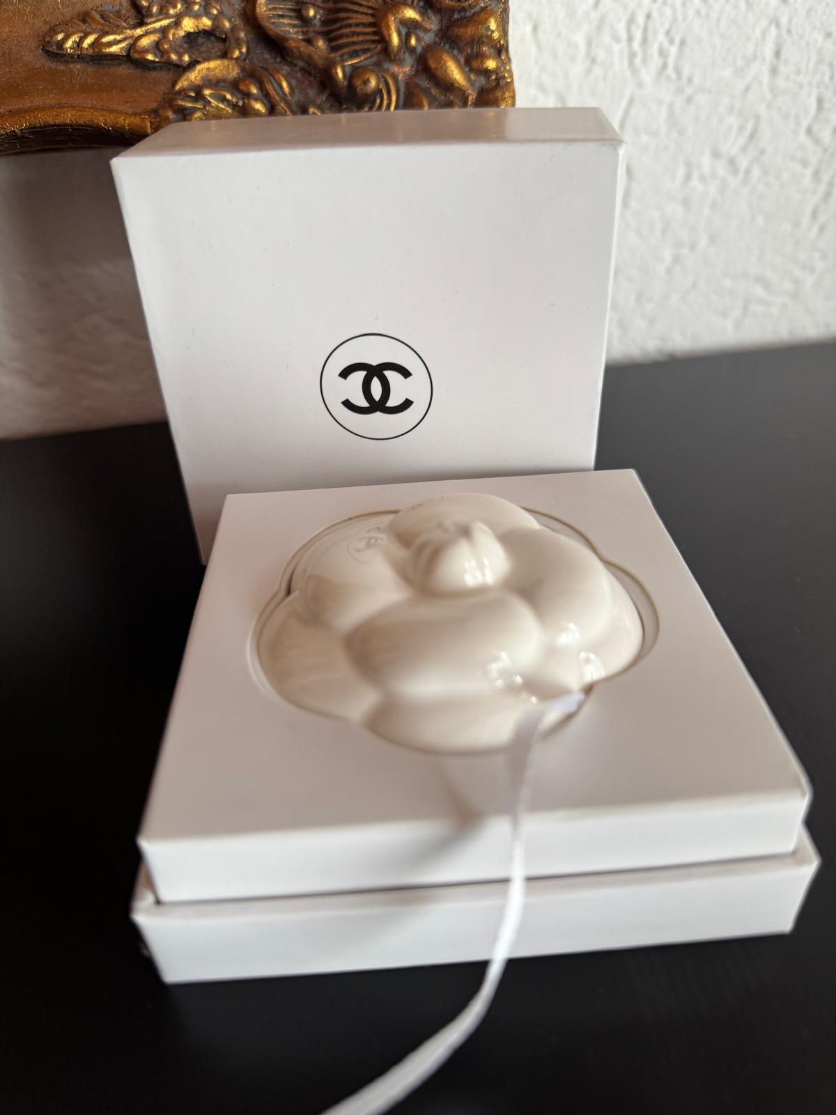CHANEL – Limitierte Keramik-Camélia (Deko-Objekt)