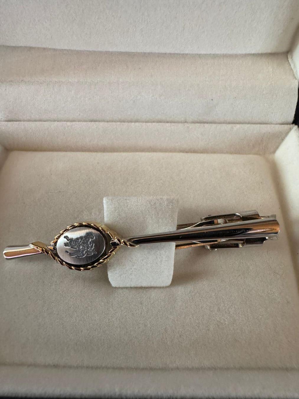 Burberrys Krawattenklammer mit Box