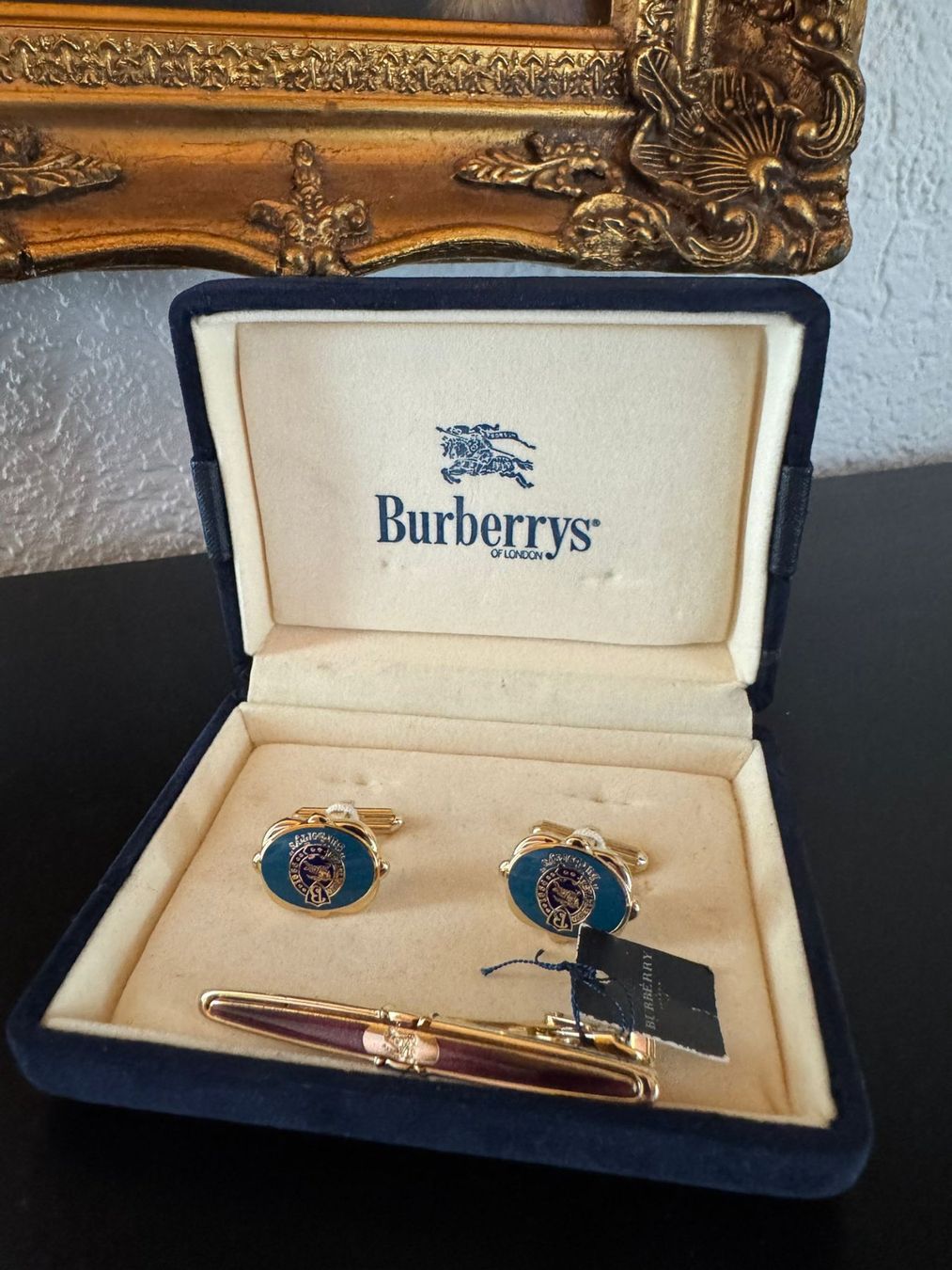 Burberry’s Set Manschettenknöpfe & Krawattenklammer