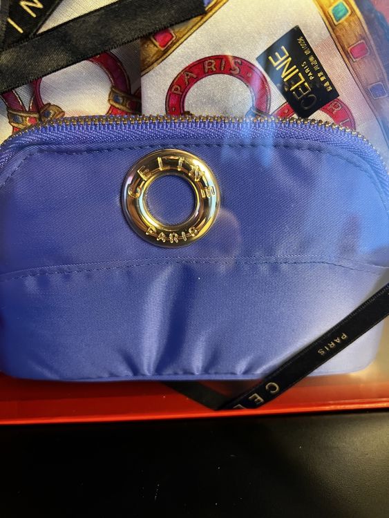 CÉLINE Kosmetiktasche mit Seidentuch – Geschenkset