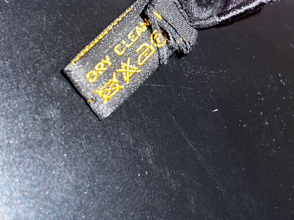 Elegantes Vintage-Tuch mit floralem Motiv