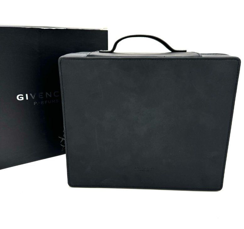 Givenchy Parfums – Schwarzer Reise-Schminkkoffer mit Spiegel