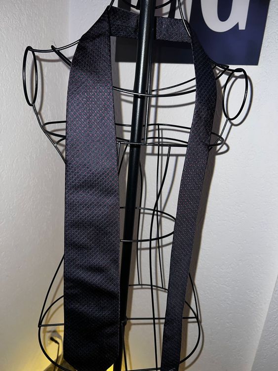 GUCCI Krawatte aus Seide – Dunkelblau mit roten Punkten