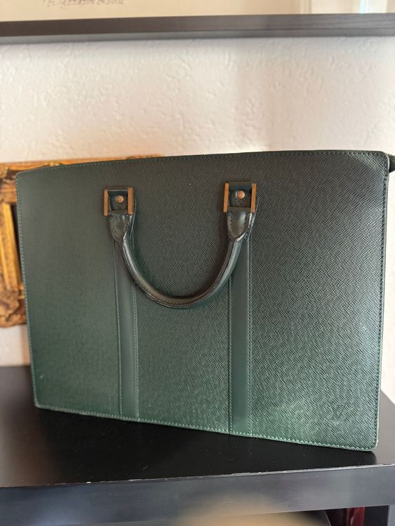 Louis Vuitton Taiga Portodocument Rosan – Epicea Grün