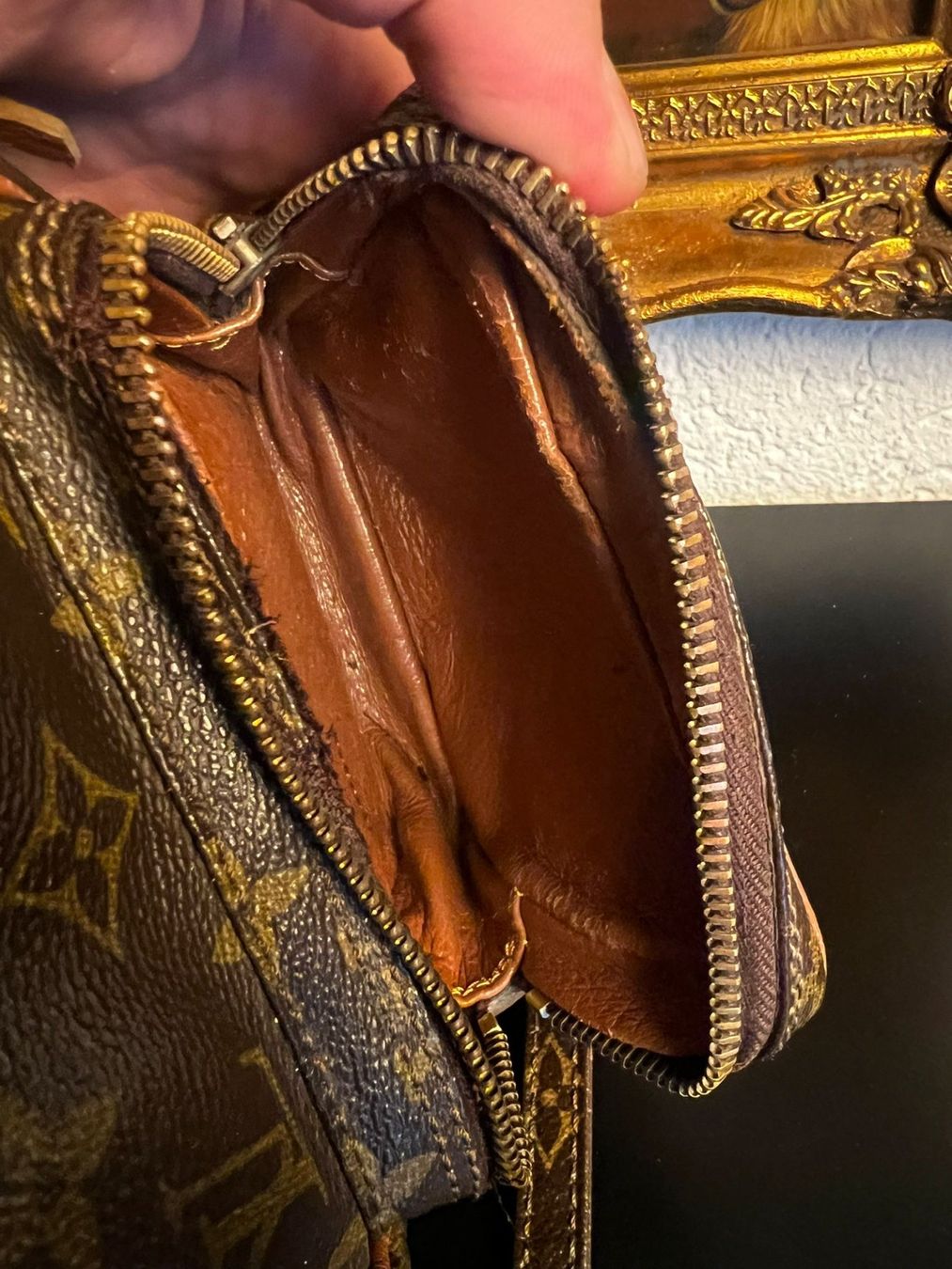 Louis Vuitton Vintage Crossbody – Monogram