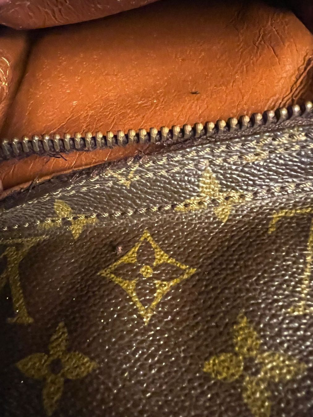 Louis Vuitton Vintage Crossbody – Monogram