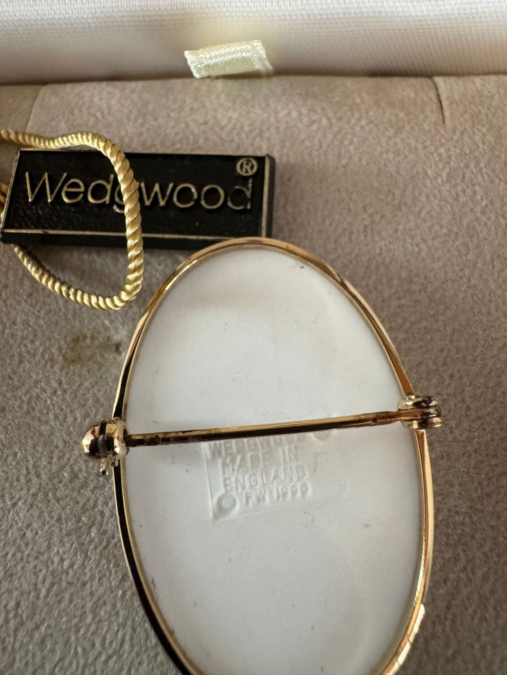 Wedgwood Brosche "Peter Hase"