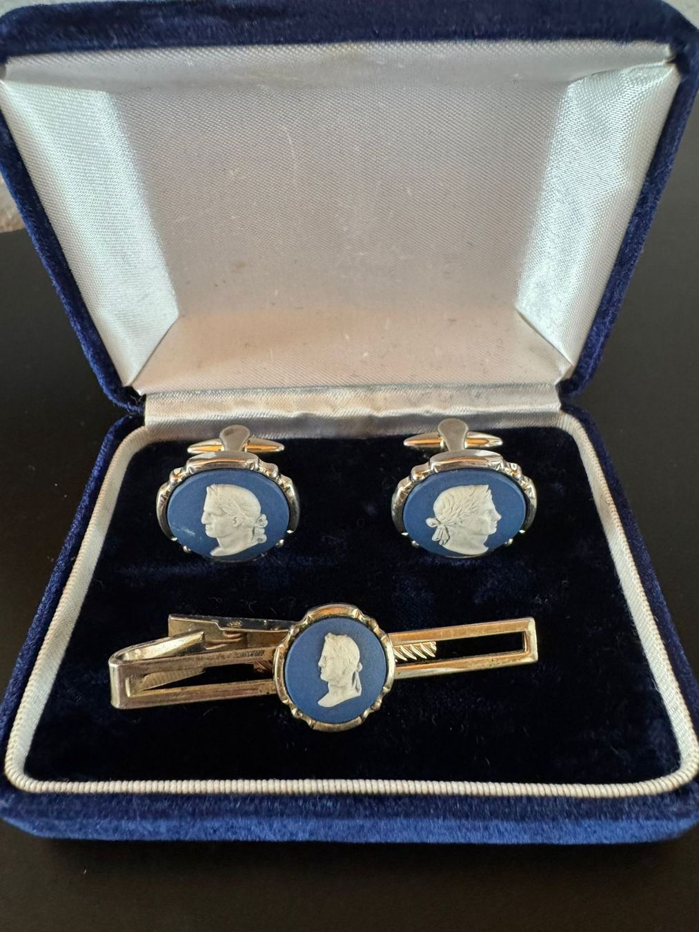 Wedgwood Manschettenknöpfe und Krawattennadel