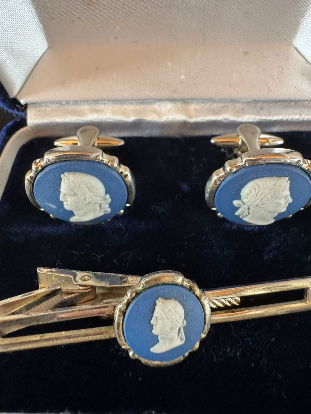 Wedgwood Manschettenknöpfe und Krawattennadel