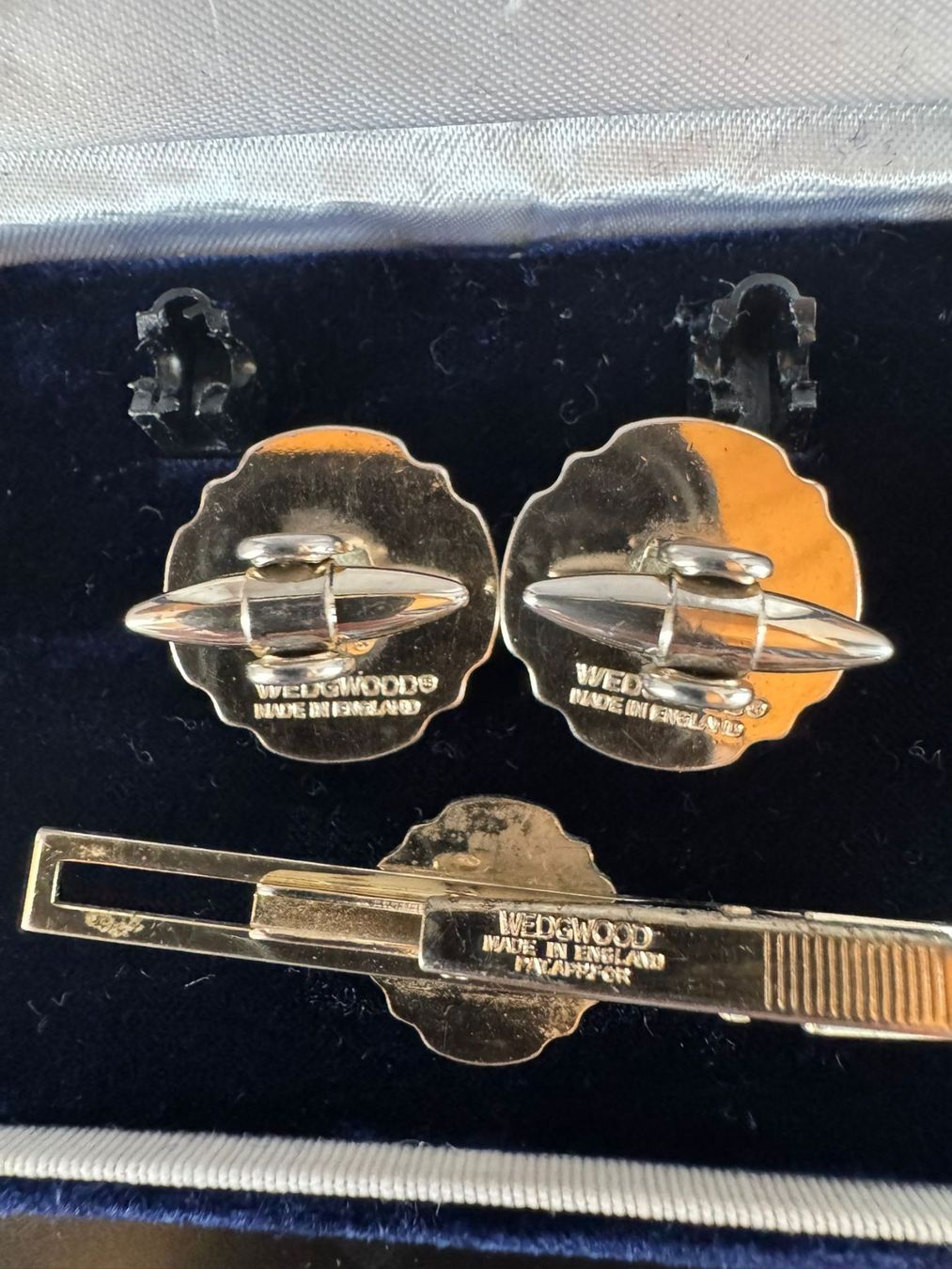 Wedgwood Manschettenknöpfe und Krawattennadel